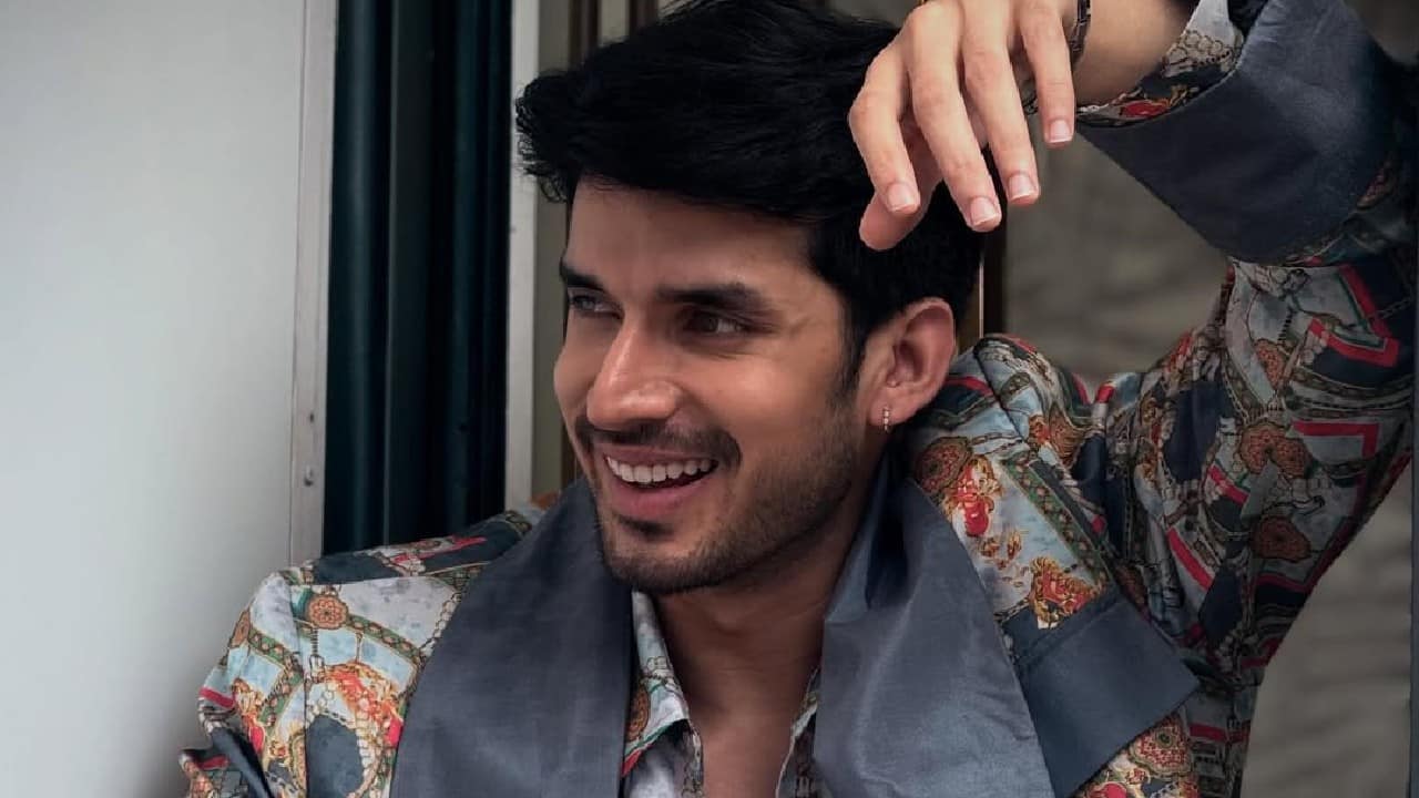 Jackets paired with a t-shirt are a go to and the lad aces that.