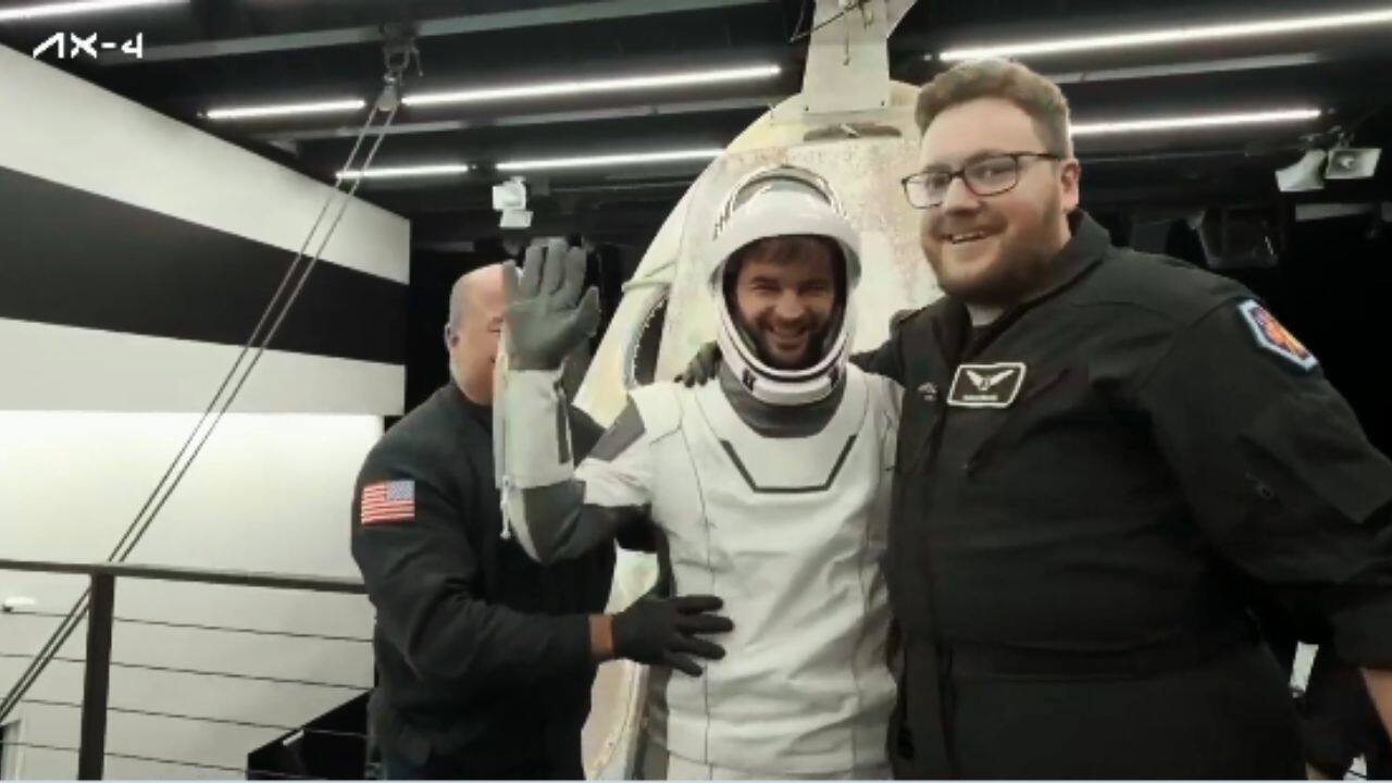 Tibor Kapu Joins the Cheers: Hungarian astronaut Tibor Kapu steps out of the Dragon capsule beaming, wrapping up a proud chapter for Hungary’s HUNOR space programme. (Image: Axiom Space)