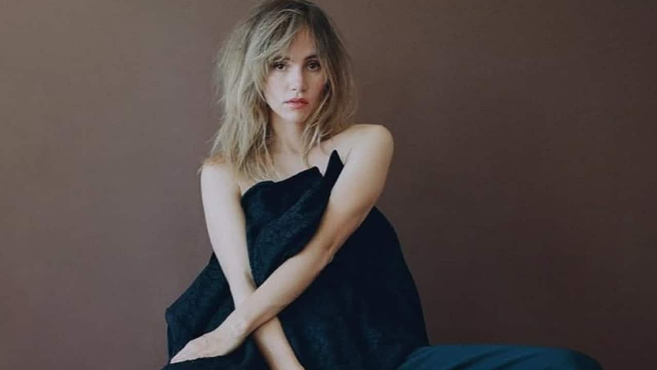 Suki Waterhouse reveals she was hospitalized for a hernia after wearing tight pants