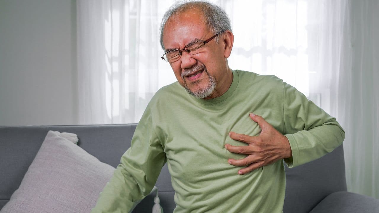 Signs of heart failure Usually, a left heart failure can cause difficulty in breathing, chest tightness, dyspnea while lying down, coughing at night, wheezing, and also fatigue. An extra heart sound called the S3 gallop may be heard using a stethoscope