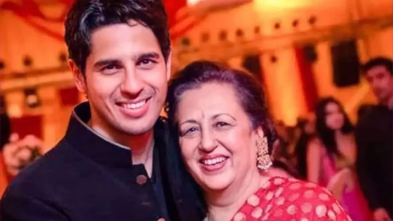 New dadi Rimma Malhotra arrives at hospital to meet Kiara Advani, son Sidharth Malhotra's baby girl