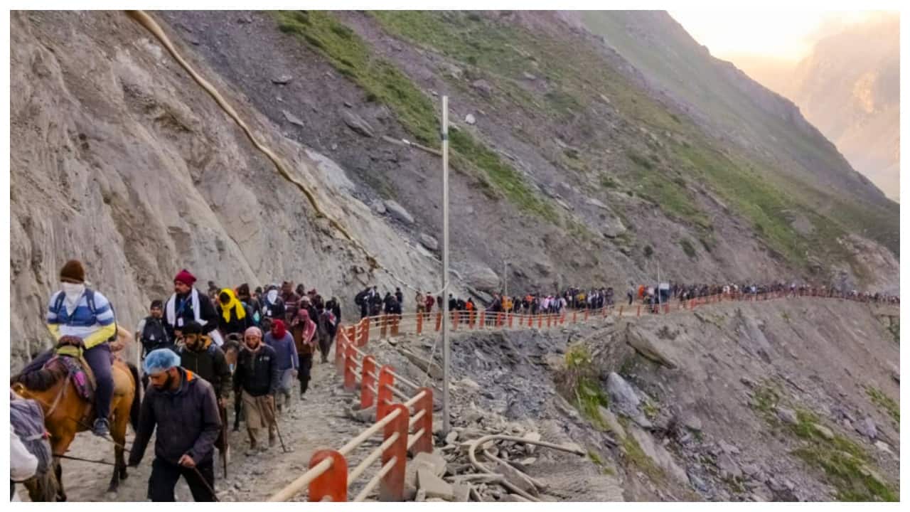 Smallest Batch of 2,837 Amarnath Pilgrims Departs from Jammu Amid Tight Security
