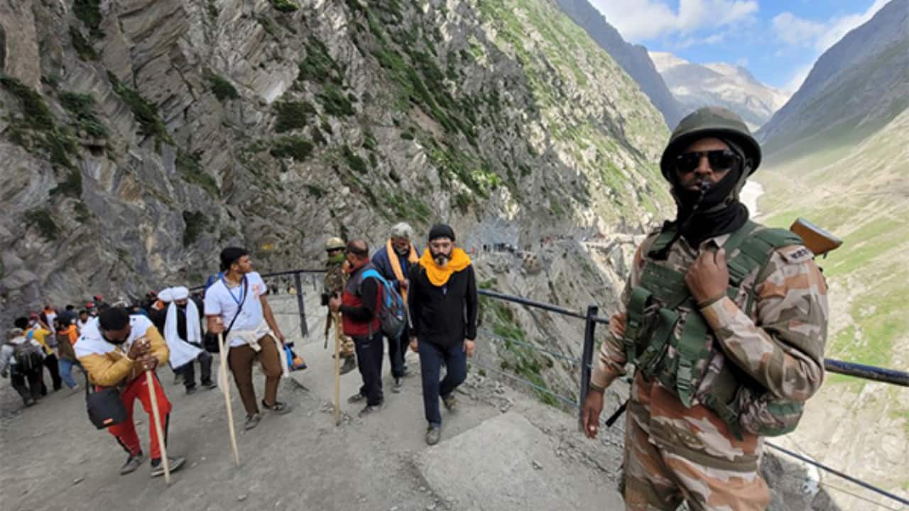 Amarnath Yatra 2025 Halted Today Due to Heavy Rainfall and Safety Concerns
