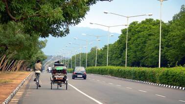 In the 3–10 lakh population category of Swachh Survekshan 2024–25, Noida secured the title of the cleanest city, with Chandigarh and Mysuru following in second and third place, respectively. (Photo: X/@gemsofbabus)