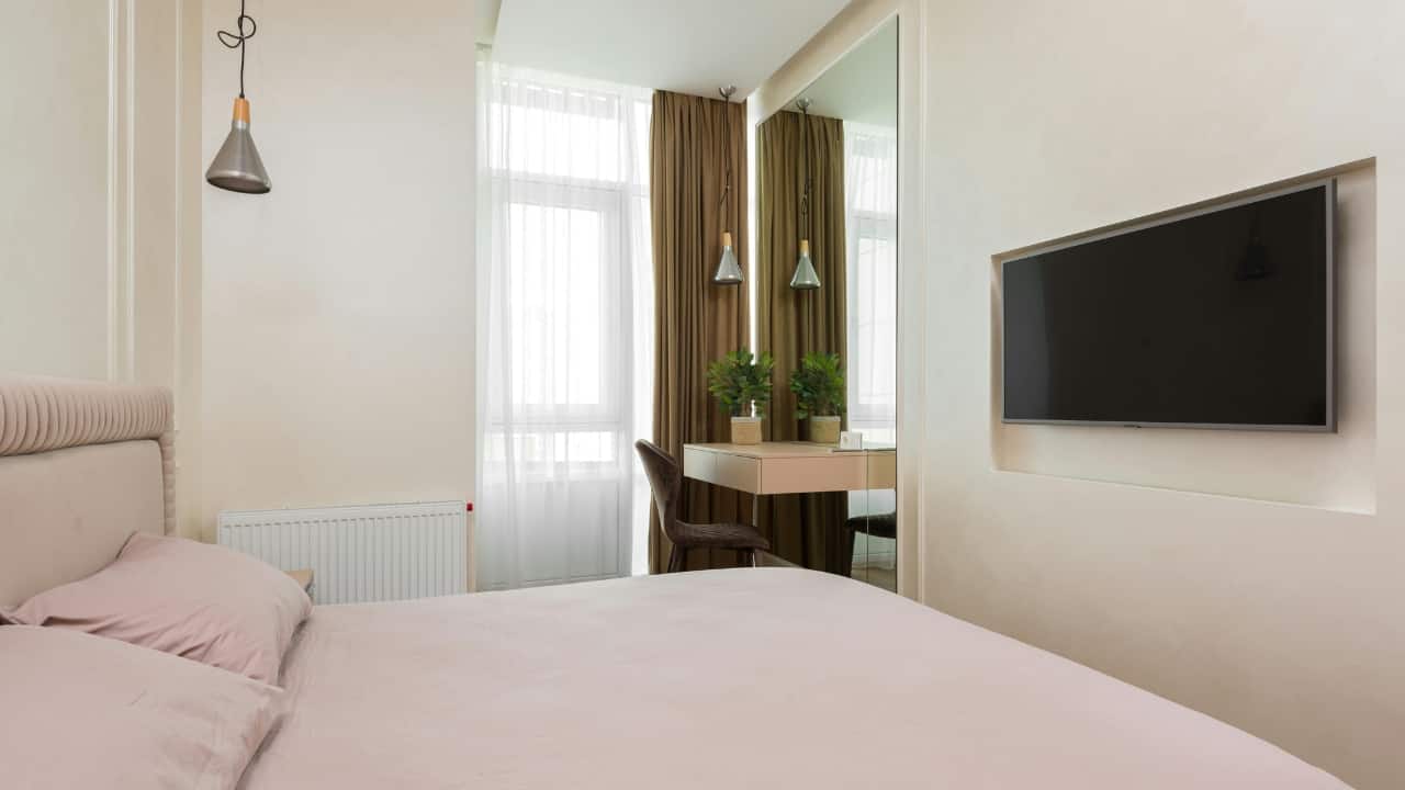 Home decor tips: 5 easy, helpful ways to make small rooms look bigger