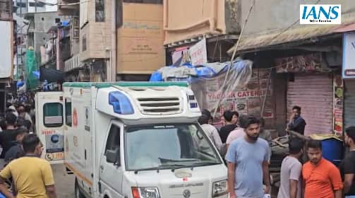 Mumbai chawl collapse: 11 injured as floors cave in at Bandra's 3-storey building; cylinder blast suspected