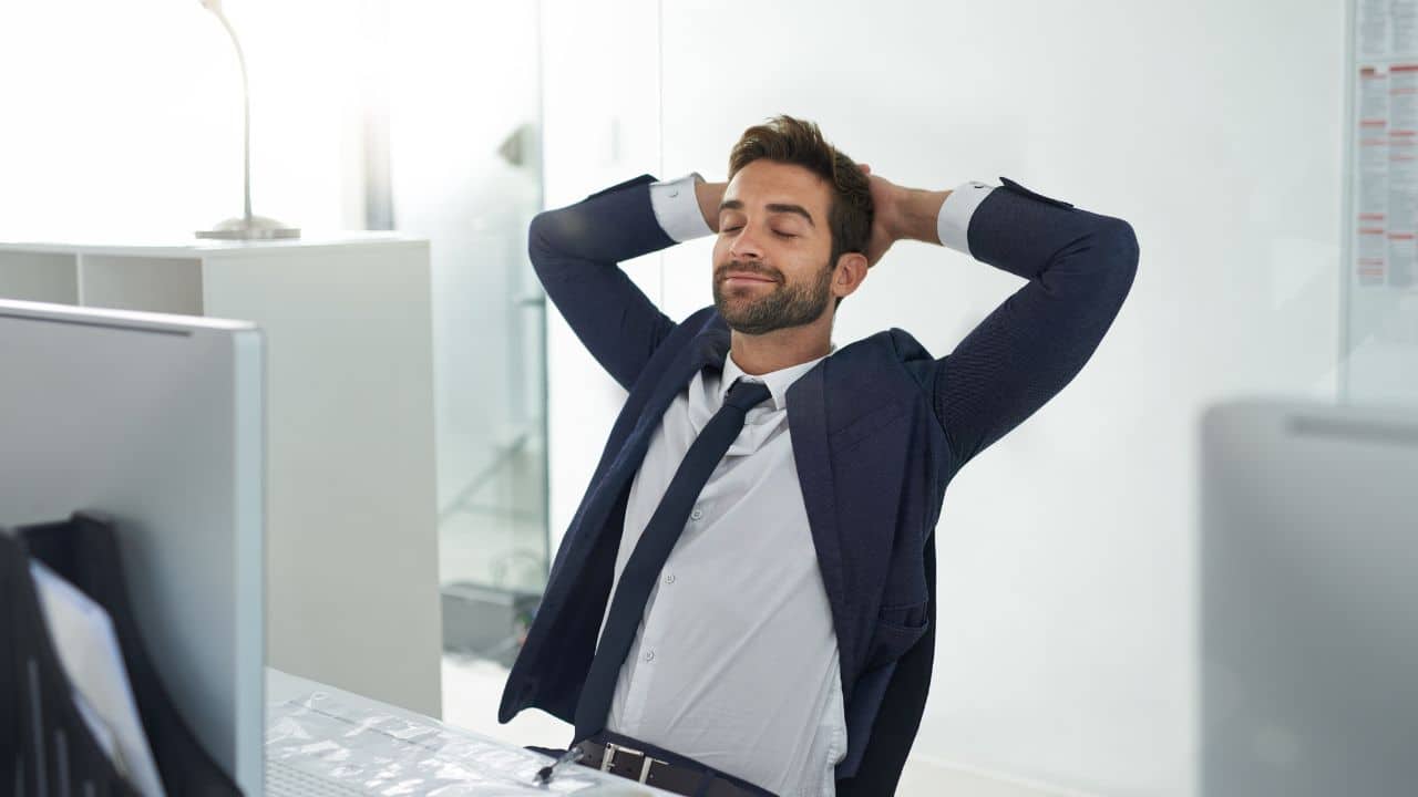 What are the key advantages? One of the finest advantages of such a loan is that it is a secured loan, and hence you don't need a good credit score or much documentation. It is approved instantly, within a few hours, and you don't lose your FD or its interest if you repay on time. There are no prepayment penalties, and you can use the amount wherever you want—personal expenses, emergencies, or even business needs.