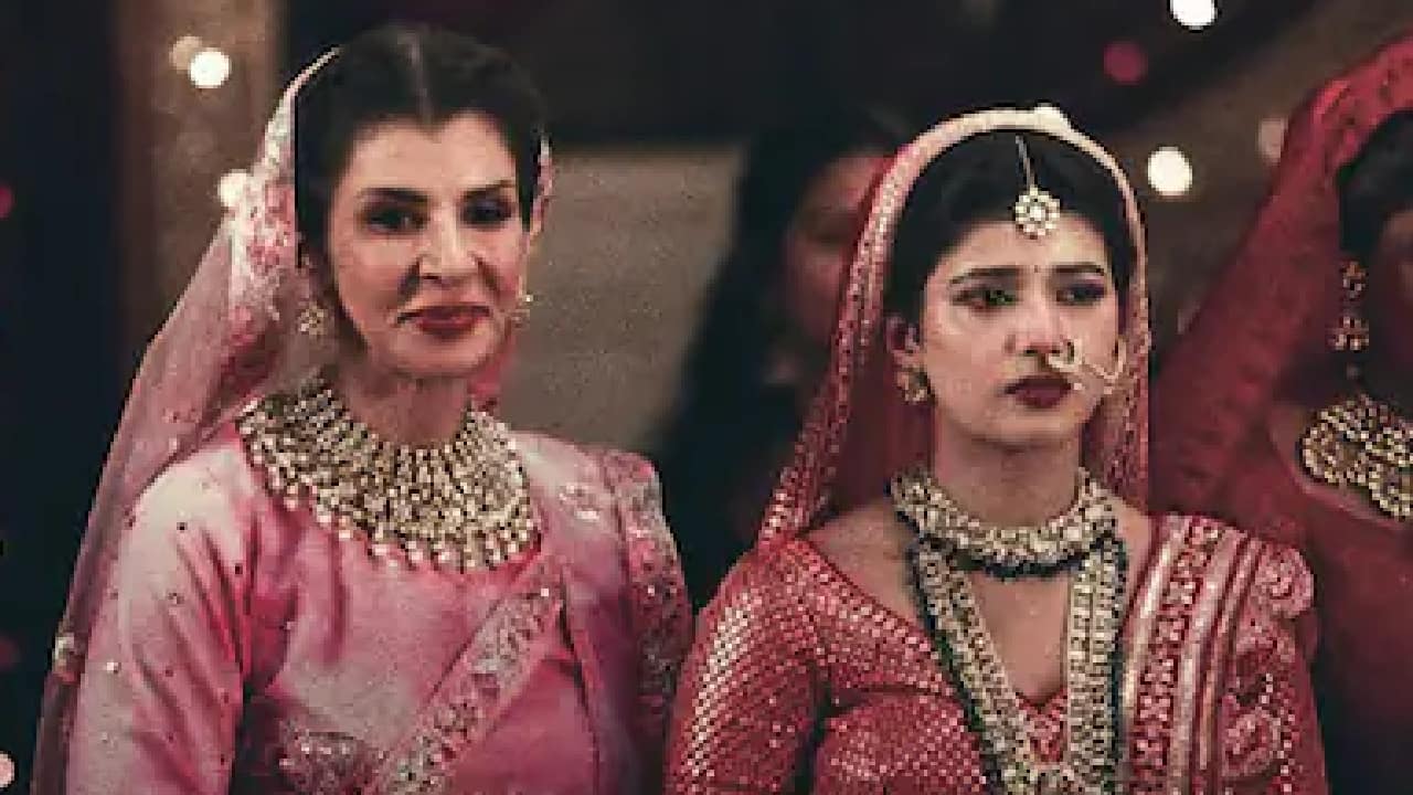 The bridal outfit Samriddhii's bridal outfit is not too gody. She looks sophisticated with the blood red lehenga choli with sequened border. Her over head dupatta makes her look enchanting. The bridal outfit Samriddhii's bridal outfit is not too gody. She looks sophisticated with the blood red lehenga choli with sequened border. Her over head dupatta makes her look enchanting.