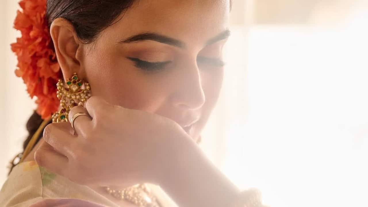 Timeless beauty Her calm demeanour and expressive eyes reflect the grace of Indian classical portraits, telling a story of cultural pride and refined beauty. Timeless beauty Her calm demeanour and expressive eyes reflect the grace of Indian classical portraits, telling a story of cultural pride and refined beauty.