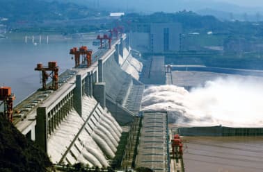 Once complete, the project could generate 300 billion kilowatt-hours annually—more than the output of the Three Gorges Dam, boosting China’s renewable energy capabilities significantly. (Image: AP) 