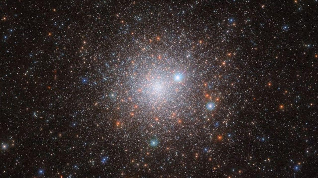 A galactic time capsule: Hubble captures secrets of ancient star cluster