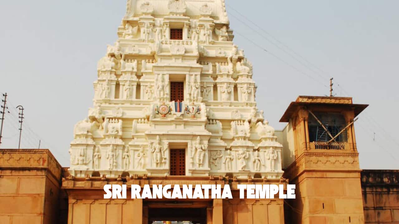 Sri Ranganatha Temple: The largest temple in Vrindavan, Sri Ranganatha Temple is devoted to Lord Vishnu and Lakshmi and contains idols of Rama, Sita, Lakshmana, and Narasimha. (image: TemplePurohit)