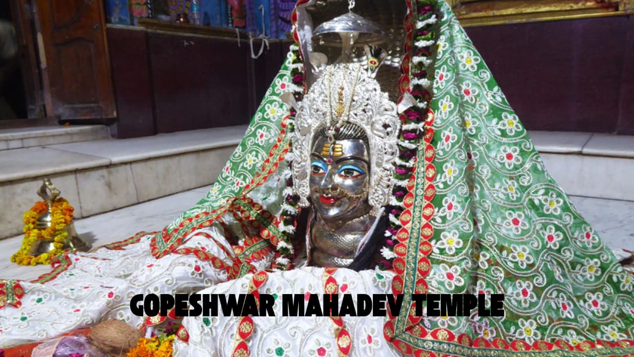 Gopeshwar Mahadev Temple: One of the oldest temples in Vrindavan, Gopeshwar Mahadev Temple is located close to the Yamuna and is a place of worship for Lord Shiva and the revered Shiva Linga. (image: Visit Places India)