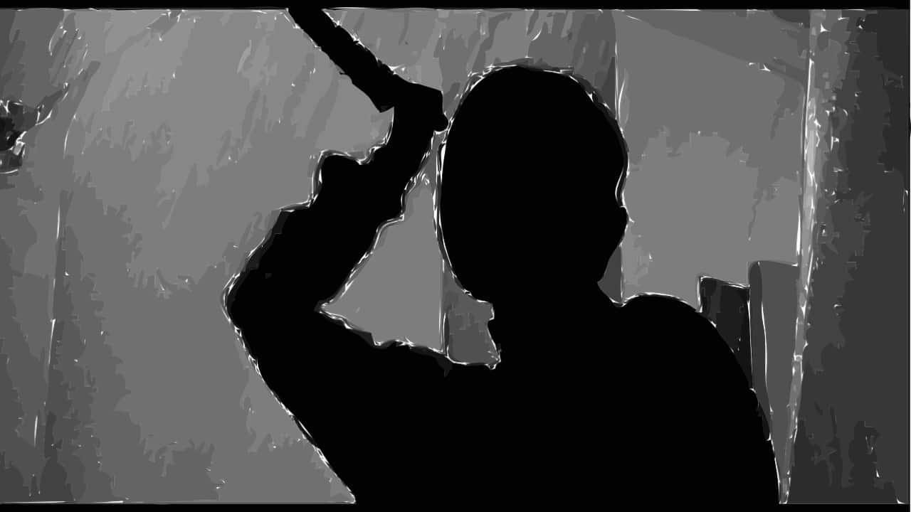 Suspicious of extramarital affair, man stabs woman dozen times in front of daughter in broad daylight in Bengaluru