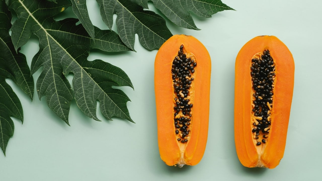 Health benefits of papaya: It is rich in fibre, vitamins A, C, and E, and potassium, which help boost immunity and improve skin and heart health