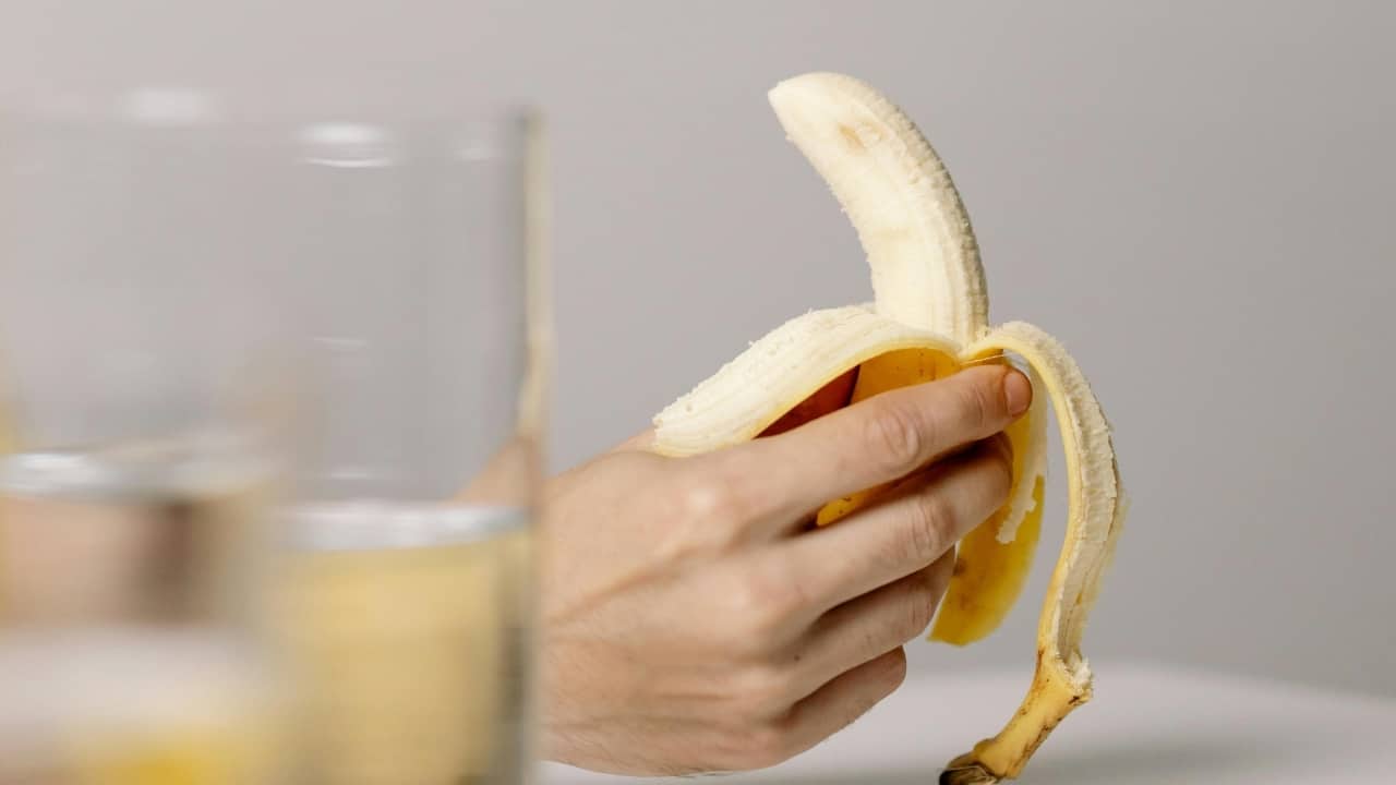 6 fitness benefits of eating a banana before your workout: Is this the ultimate energy hack? 6 fitness benefits of eating a banana before your workout: Is this the ultimate energy hack?