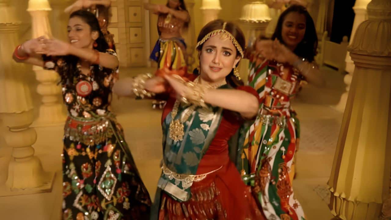 Did you know? Monali Thakur is also a trained Bharatanatyam dancer