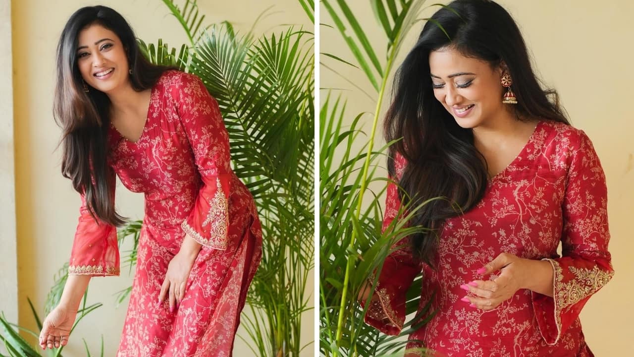 Shweta Tiwari in bright kurta set (Images: @shweta.tiwari/Instagram)