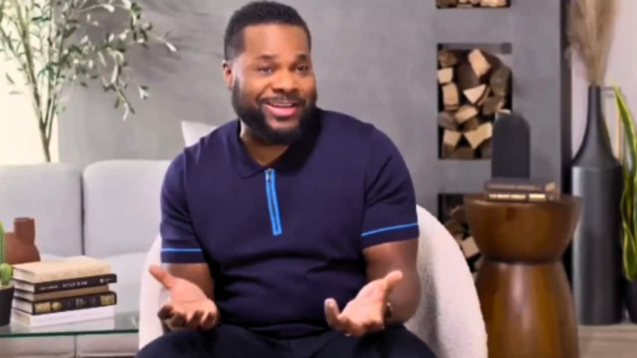 Notable relationships In the 1990s, Malcolm was romantically linked to actress Michelle Thomas, his Cosby Show co-star. Their bond was strong, and he remained close to her until her untimely death in 1998. Later, he dated actress Regina King for several years, and although the relationship ended, both remained respectful of one another in the public eye. Notable relationships In the 1990s, Malcolm was romantically linked to actress Michelle Thomas, his Cosby Show co-star. Their bond was strong, and he remained close to her until her untimely death in 1998. Later, he dated actress Regina King for several years, and although the relationship ended, both remained respectful of one another in the public eye.