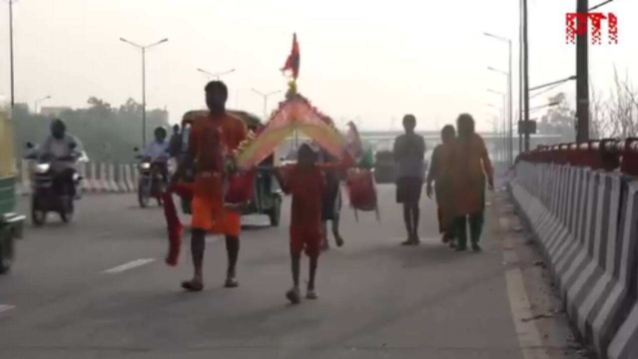 To help ease the traffic flow, the police have suggested alternative routes. Vehicles coming from Noida can use Road Number 13 from Kalindi Kunj Junction, then turn left towards Mathura Road/Faridabad Bypass Road, and continue to their destination using this diverted path. (Photo: PTI)