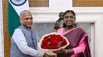 President Droupadi Murmu during a meeting with Rajya Sabha Deputy Chairman Harivansh Narayan Singh, at the Rashtrapati Bhavan, in New Delhi