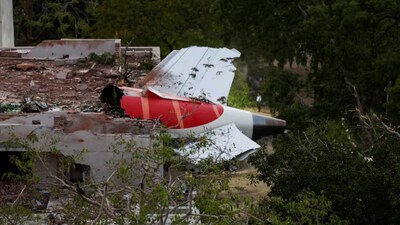 The aircraft was piloted by Captain Sumeet Sabharwal, a Line Training Captain with 8,200 hours of flying experience, assisted by First Officer Clive Kundar, who had logged 1,100 flying hours.