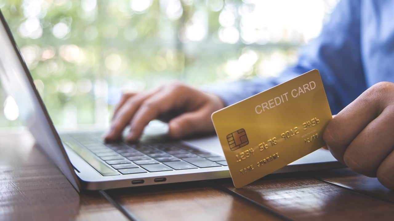 QC accelerates credit card shift from offline to online