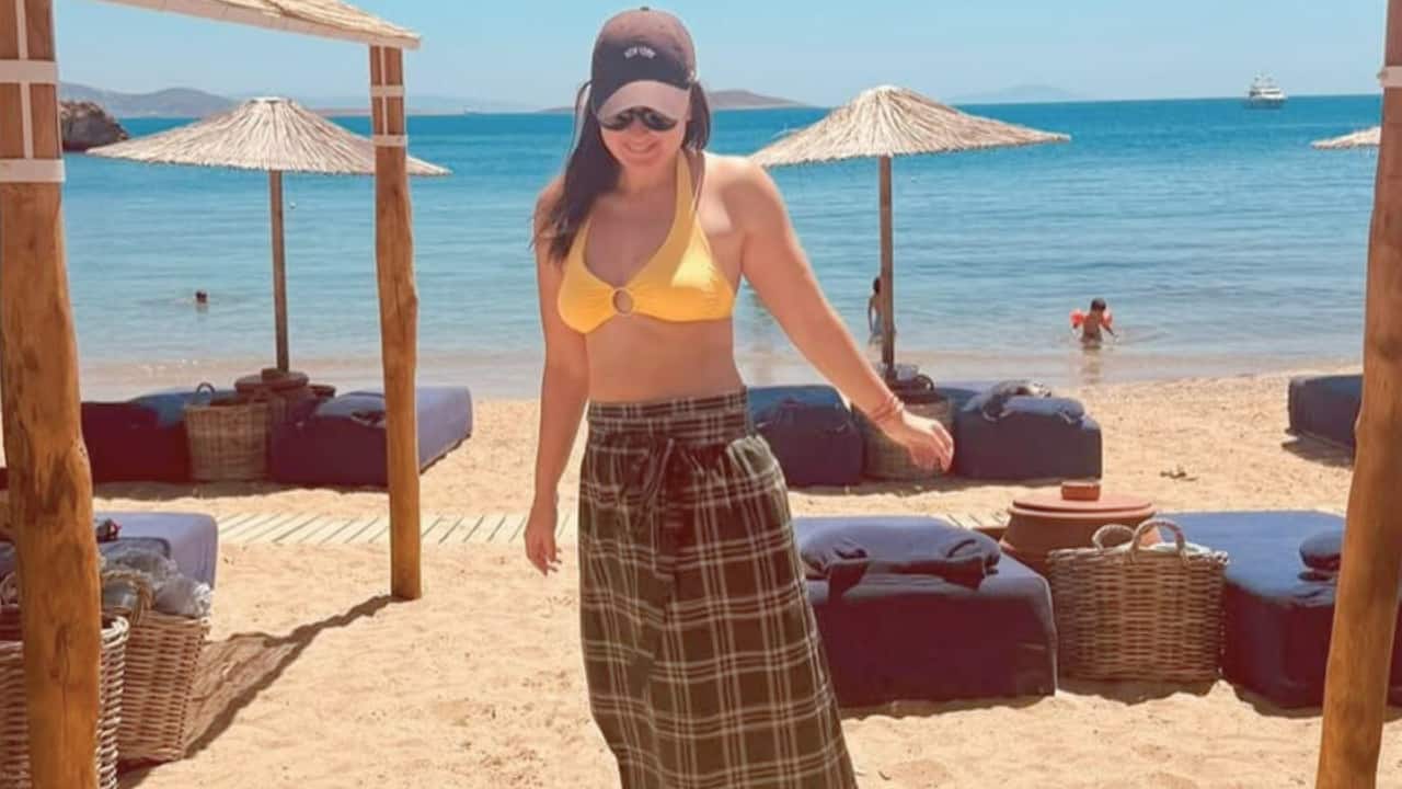 Beach vacation Kareena Kapoor Khan kicked off her sun-kissed Greece getaway in complete comfort. She chose a stylish look with a touch of tradition. She shared a glimpse of her relaxed vacation vibe on social media. Beach vacation Kareena Kapoor Khan kicked off her sun-kissed Greece getaway in complete comfort. She chose a stylish look with a touch of tradition. She shared a glimpse of her relaxed vacation vibe on social media.