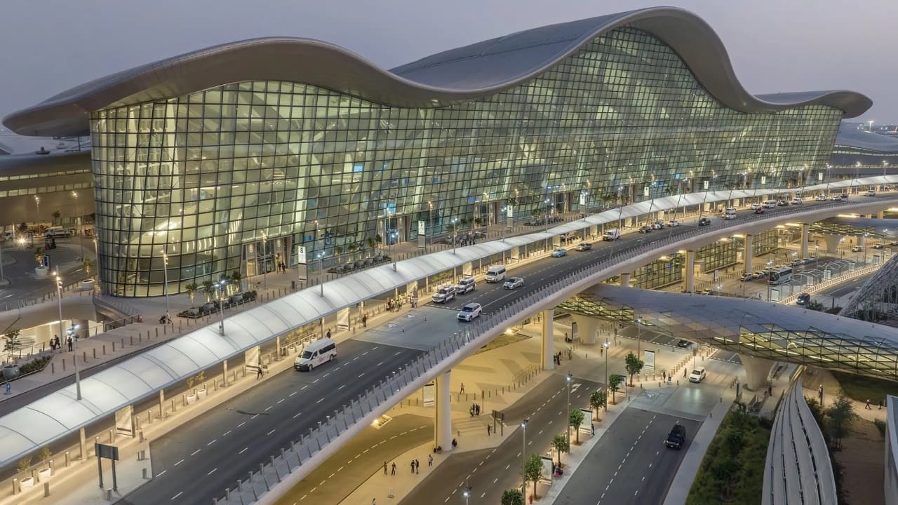 4. Zayed International Airport, Abu Dhabi, UAE Scoring 89.48, Zayed International impresses with its blend of traditional Arabian design and modern amenities. The airport’s spacious terminals, comprehensive retail options, and cultural exhibitions contribute to its elevated status. (Image: KPF)