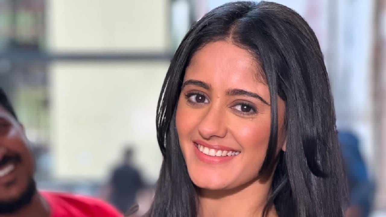 Shampoo - Choose a shampoo which is mild and gentle. Ayesha, in her media interactions, mentions that opting for a sulphate free shampoo prevents stripping of hair of natural oils. Shampoo - Choose a shampoo which is mild and gentle. Ayesha, in her media interactions, mentions that opting for a sulphate free shampoo prevents stripping of hair of natural oils.