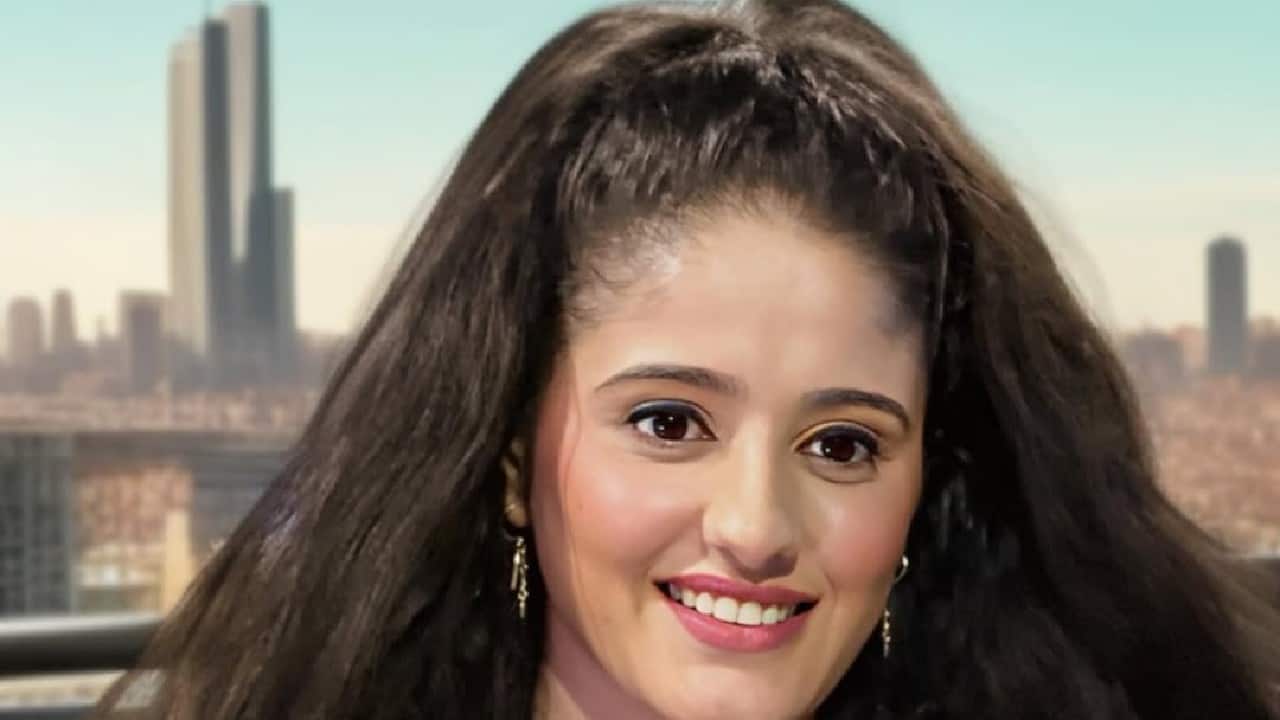 Be gentle while brushing - Ayesha also recommends that pulling the hair while brushing it can cause breakage. Use a wide toothed comb preferably. Be gentle while brushing - Ayesha also recommends that pulling the hair while brushing it can cause breakage. Use a wide toothed comb preferably.