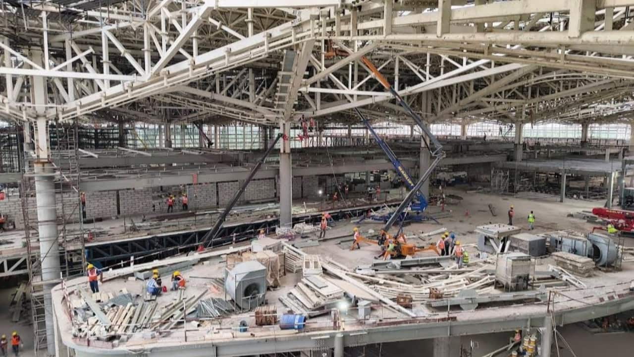 The airport's construction is currently over 80% complete, with the runway and airside infrastructure reaching 90% completion. However, the terminal building's interior works and roofing remain unfinished, and the airport has yet to receive its aerodrome license from the Directorate General of Civil Aviation. (Photo: X)