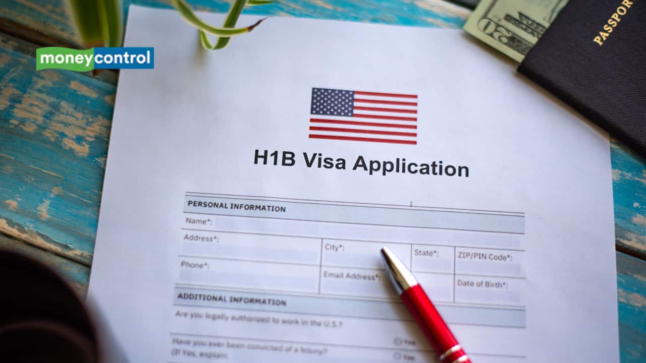 Laid-Off H-1B Visa Workers in US Get Deportation Notices Before 60-Day Grace Period Ends