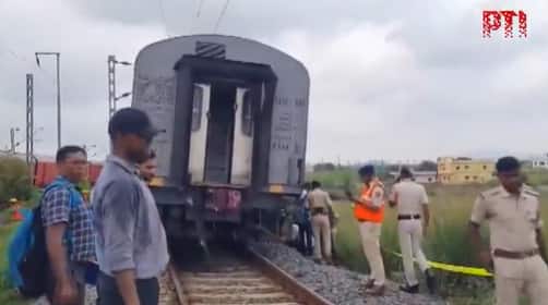 Major mishap averted as Mahima Gosain Express coach derails near Sambalpur
