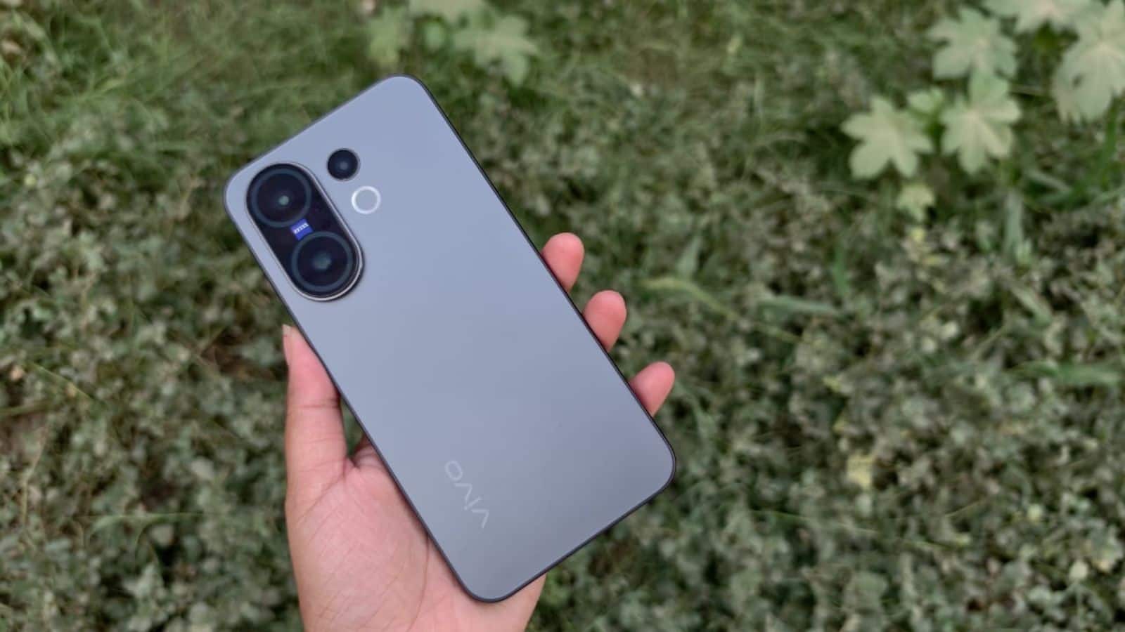 Vivo X200 FE review: Small size, big surprise