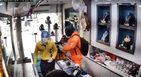 Dressed as Swiggy, Blinkit riders, robbers clean out Ghaziabad’s jewellery shop in 6 minutes