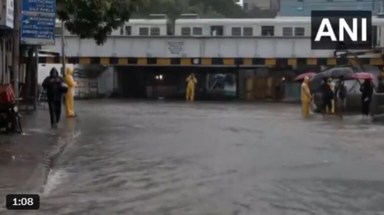 Mumbai heavy rain badly hits traffic as vehicles and local trains crawl