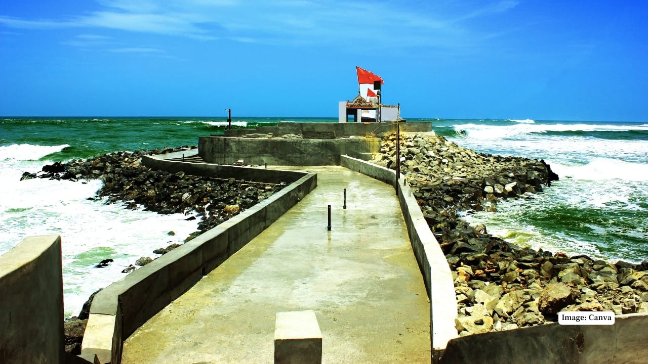 10. Dwarka, Gujarat Located along the Arabian Sea coast, Dwarka is revered as the ancient kingdom of Lord Krishna. Its sacred temples, coupled with serene sea views and vibrant marine life, offer a rare fusion of devotion and natural splendor. (Image: Canva)
