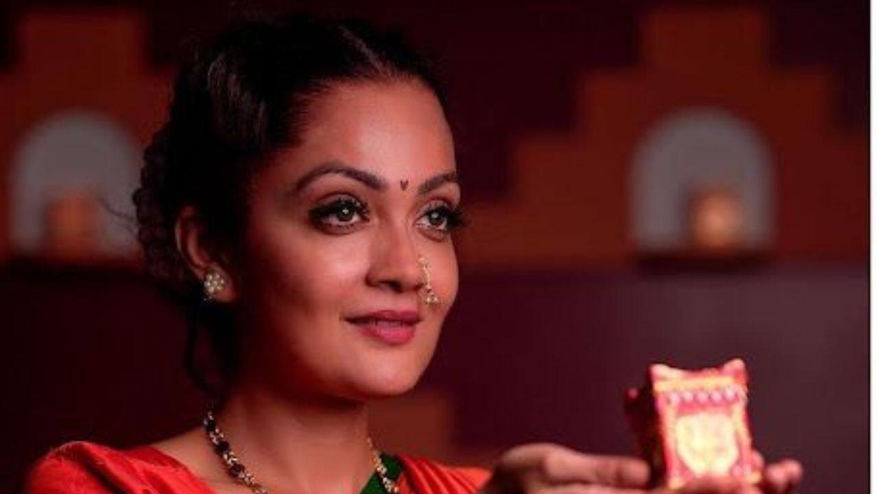 4. Sheena Chohan as Avali – Sant Tukaram Sheena Chohan portrayed Avali, the spiritual pillar beside saint Tukaram, with striking nuance. Her depiction captured both strength and sensitivity—expressing everything from righteous fury to heartfelt forgiveness. She didn’t just play a wife; she embodied the emotional balance of a spiritual life. 4. Sheena Chohan as Avali – Sant Tukaram Sheena Chohan portrayed Avali, the spiritual pillar beside saint Tukaram, with striking nuance. Her depiction captured both strength and sensitivity—expressing everything from righteous fury to heartfelt forgiveness. She didn’t just play a wife; she embodied the emotional balance of a spiritual life.