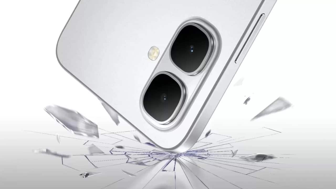 Infinix Smart 10 – Display and camera   The Infinix Smart 10 comes with a 6.67-inch HD+ IPS LCD screen with up to 120Hz refresh rate and 700 nits peak brightness. For photography, the device is equipped with an 8MP dual rear camera setup that supports 2K video recording. On the front, it comes with an 8MP selfie camera.