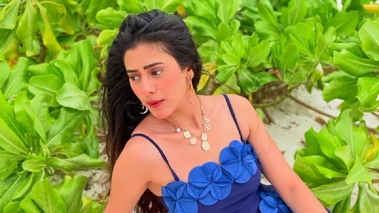 Hiba often gives major fashion inspiration in various outfits suited for festivities and modern day clothing as well.