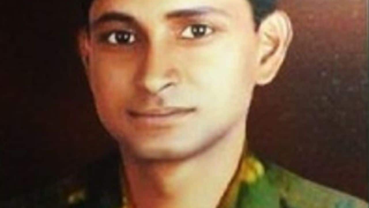 Major Rajesh Singh Adhikari, MVC (Posthumous) Major Rajesh Adhikari led his troops bravely in the battle for Tololing. Refusing evacuation despite severe injuries, he fought on to ensure the strategic post was secured. His unflinching courage and selflessness became a shining example of officer leadership in combat.