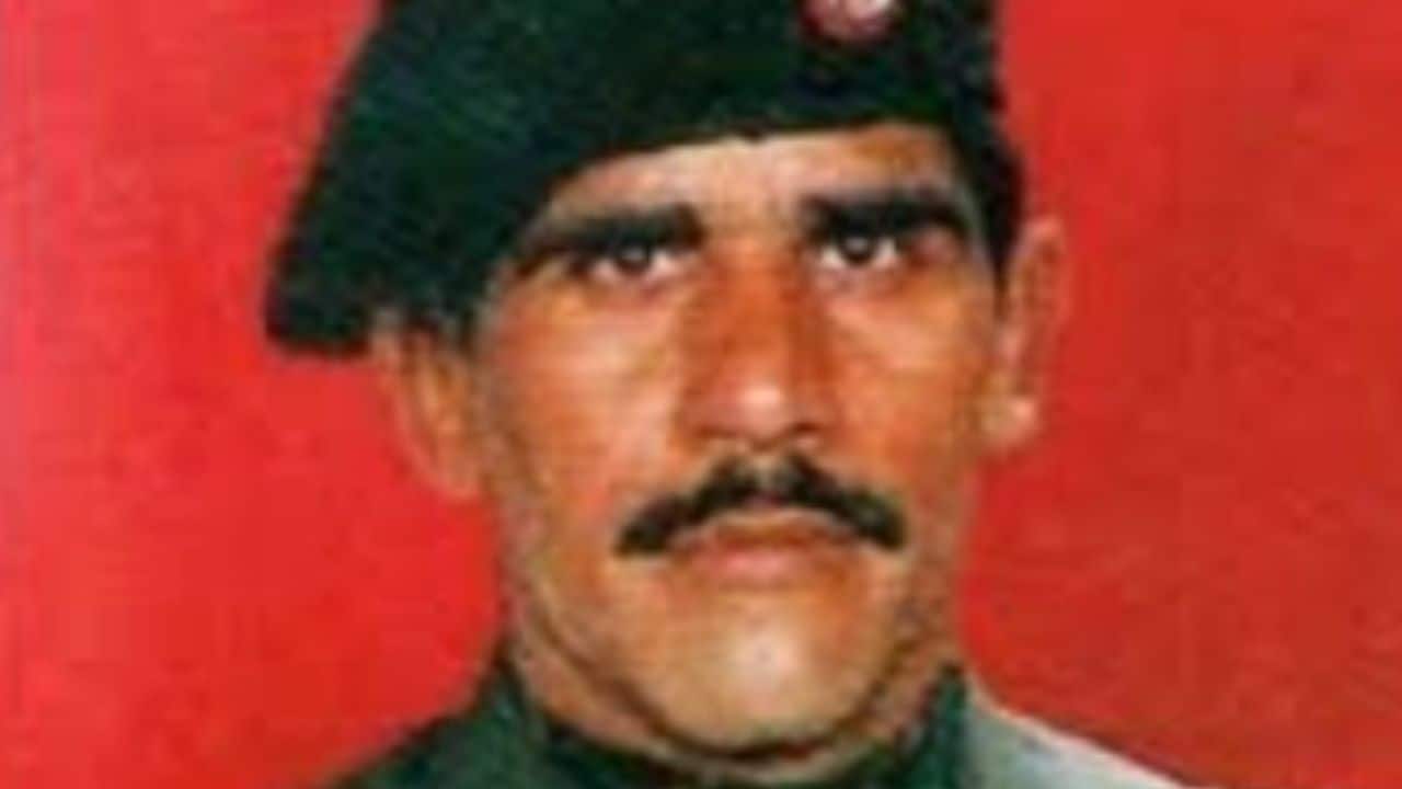 Havildar Digendra Kumar, MVC Havildar Digendra Kumar played a key role in capturing Tololing by providing constant covering fire with his light machine gun. Even after being hit, he continued firing to protect his comrades and push back enemy attacks. His fearlessness and commitment earned him the Mahavir Chakra.