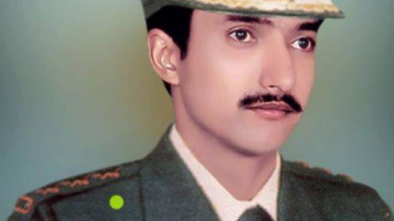 Captain Amol Kalia (Posthumous) A dedicated officer from Punjab, Captain Amol Kalia fought bravely with just 13 soldiers against a fortified enemy position in the mountains. Despite being gravely wounded, he held his ground till the end, never giving up. His quiet strength and ultimate sacrifice reflect the deepest sense of duty.
