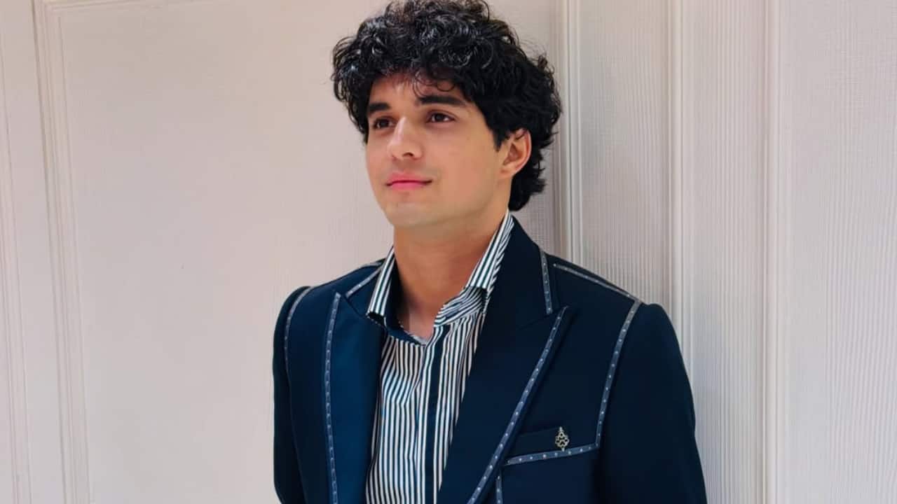 JC In JC, Abhay moves away from the glamour of stardom and immerses himself in a gritty, realistic role under director Sujit Saudagar. Known for his strong storytelling, Saudagar draws out Abhay's raw, emotionally charged side as they explore human flaws, urban chaos, and inner turmoil.