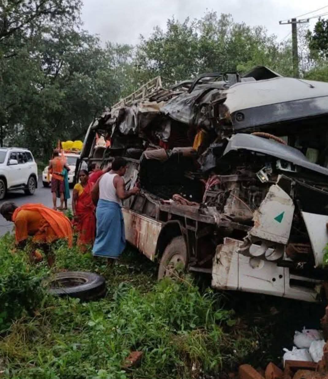 Six Kanwariyas killed, 24 injured in bus-truck collision in Jharkhand