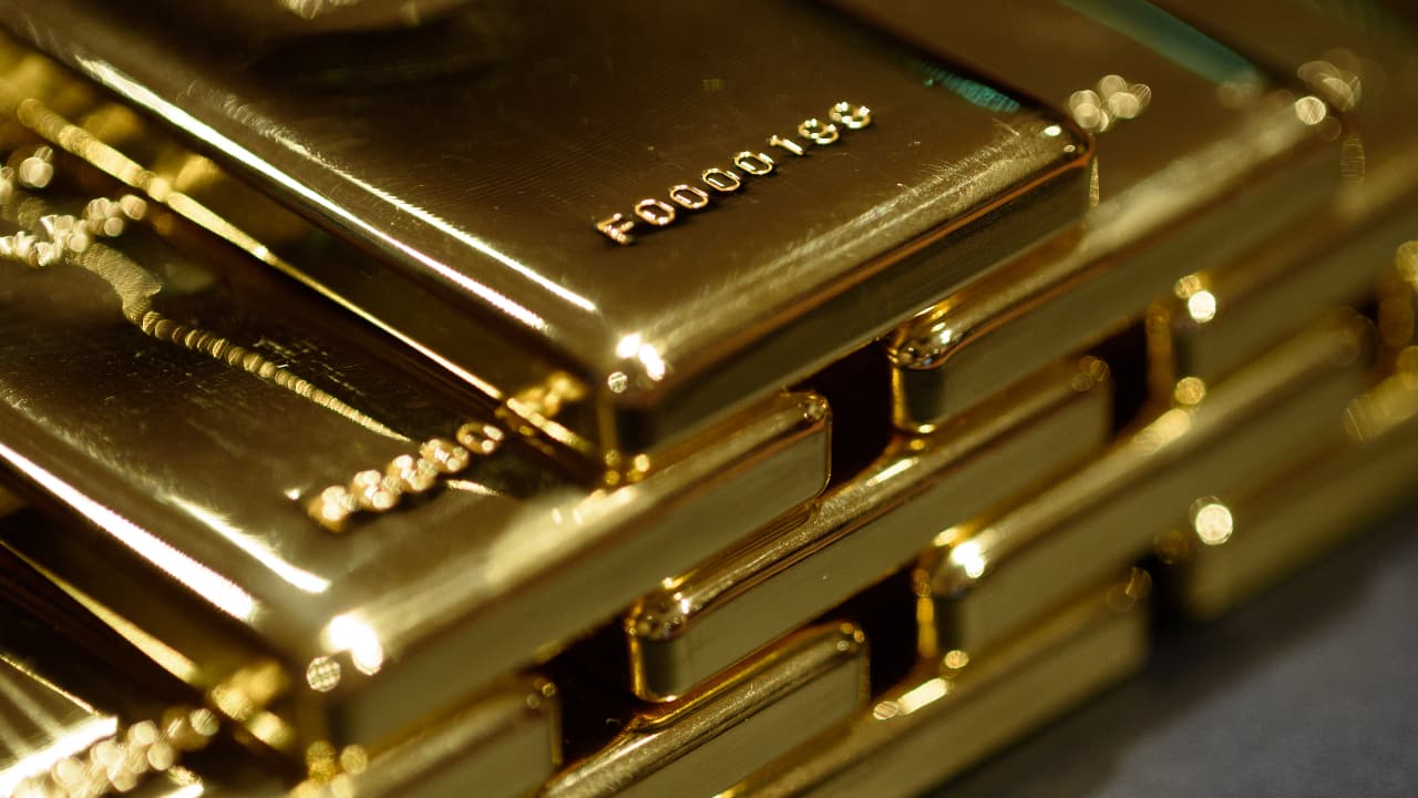 Fidelity says $4,000 gold possible as Fed cuts, dollar drops