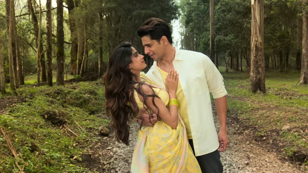Sidharth Malhotra and Janhvi Kapoor Bollywood actors Sidharth Malhotra and Janhvi Kapoor are another duo who are collaborating for the first time. The first glimpse of the duo from the romantic drama Param Sundari has recently been unveiled, creating excitement among fans.