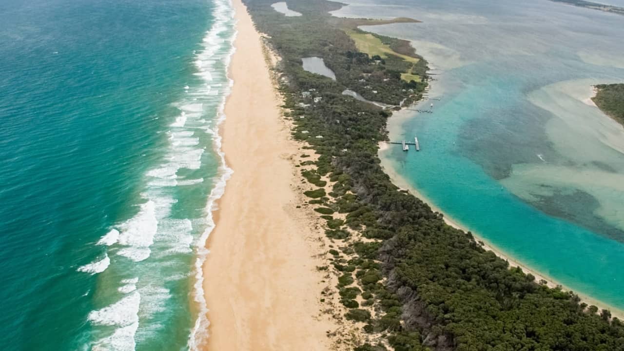 2. Ninety Mile Beach, Australia – 95 miles Despite its name, this spectacular beach in Victoria measures approximately 95 miles. Known for its sweeping sandy dunes and gentle surf, Ninety Mile Beach offers an escape for campers, fishermen, and nature enthusiasts seeking uninterrupted coastal wilderness. (Image: Parks Victoria)