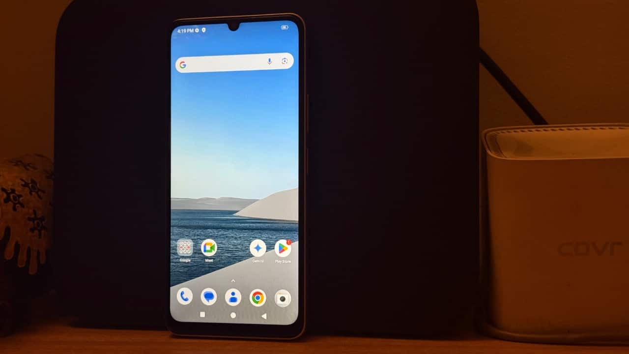  Durable and Modern Design  With Panda Glass on both sides and two color choices, the phone tries to blend style with durability, although the overall design feels more evolutionary than revolutionary.